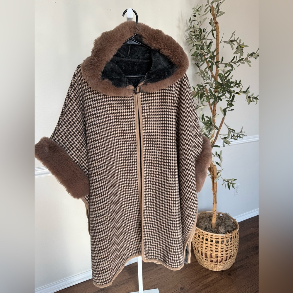 Brown Houndstooth Faux-Fur Trim Cape Coat